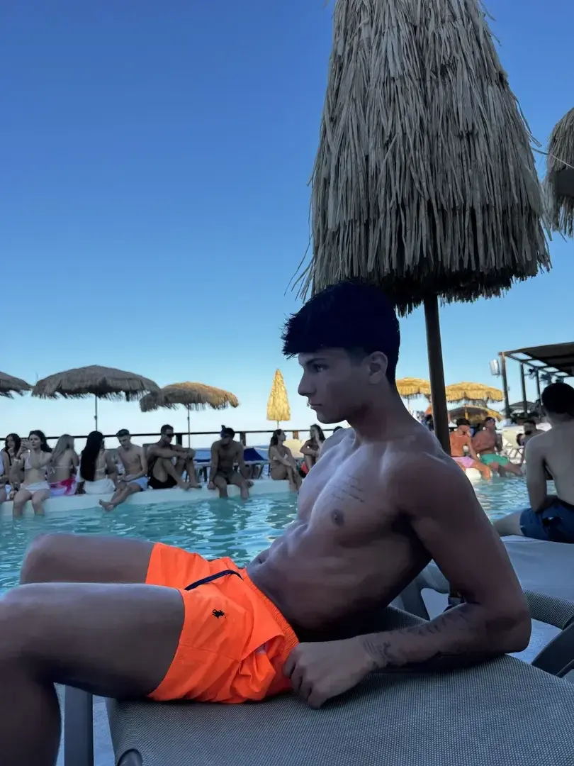 Aperçu public — Lucasblgn : « média » (MYM) — pas un leak