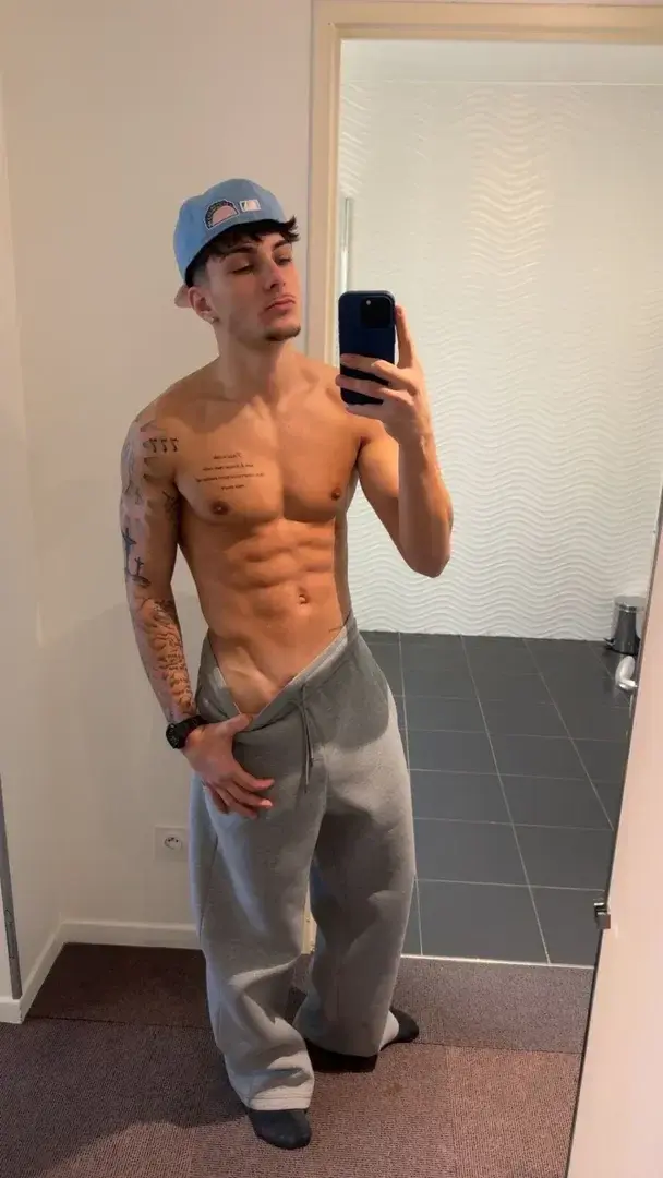 Aperçu public — Lucasblgn : « je peux enlever mon pantalon pour toi » (MYM) — pas un leak