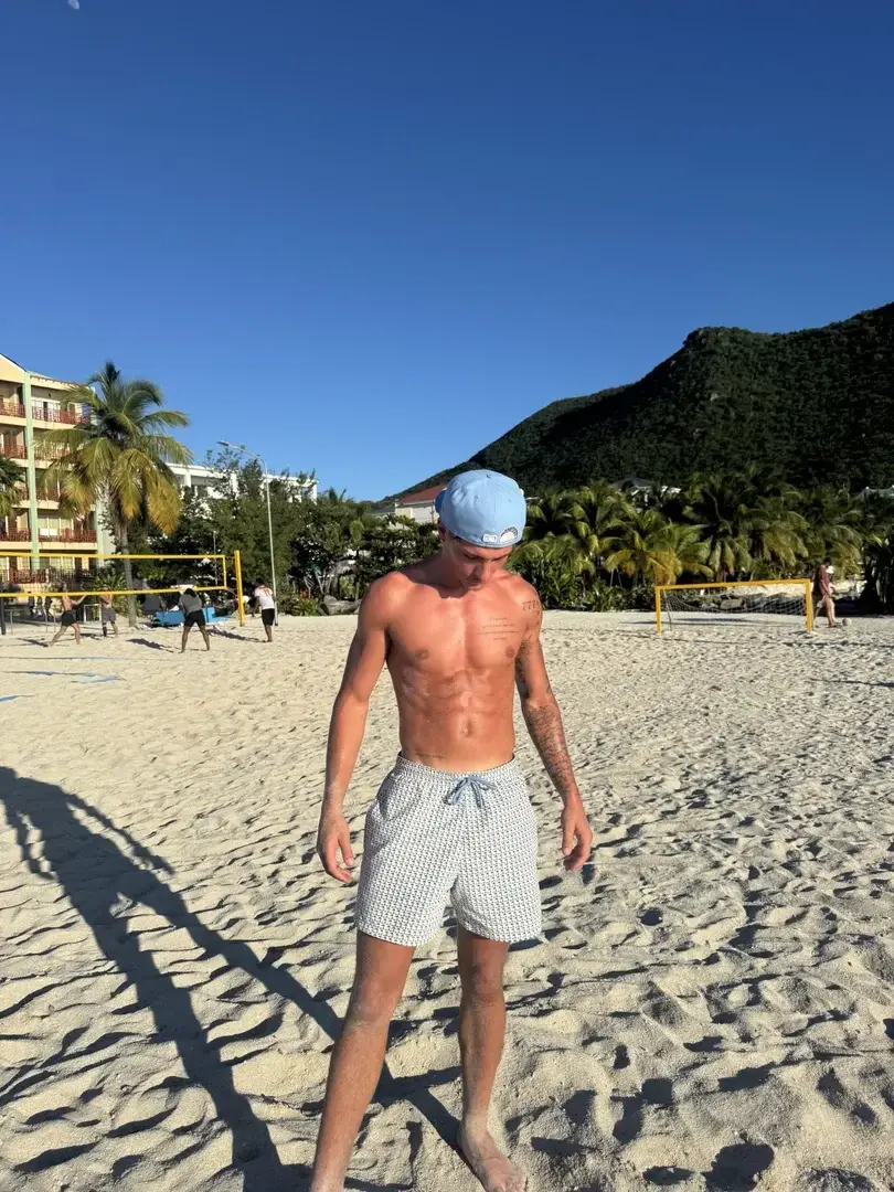 Aperçu public — Lucasblgn : « média » (MYM) — pas un leak