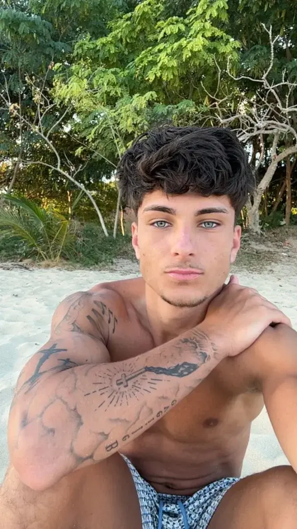 Aperçu public — Lucasblgn : « média » (MYM) — pas un leak