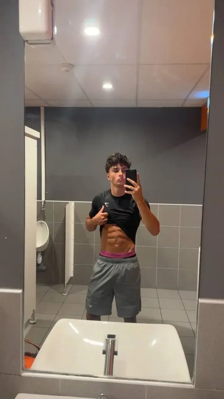 Aperçu public — Lucasblgn : « média » (MYM) — pas un leak