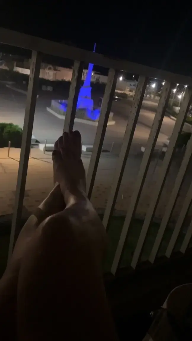 🦶🏽🫶🏽