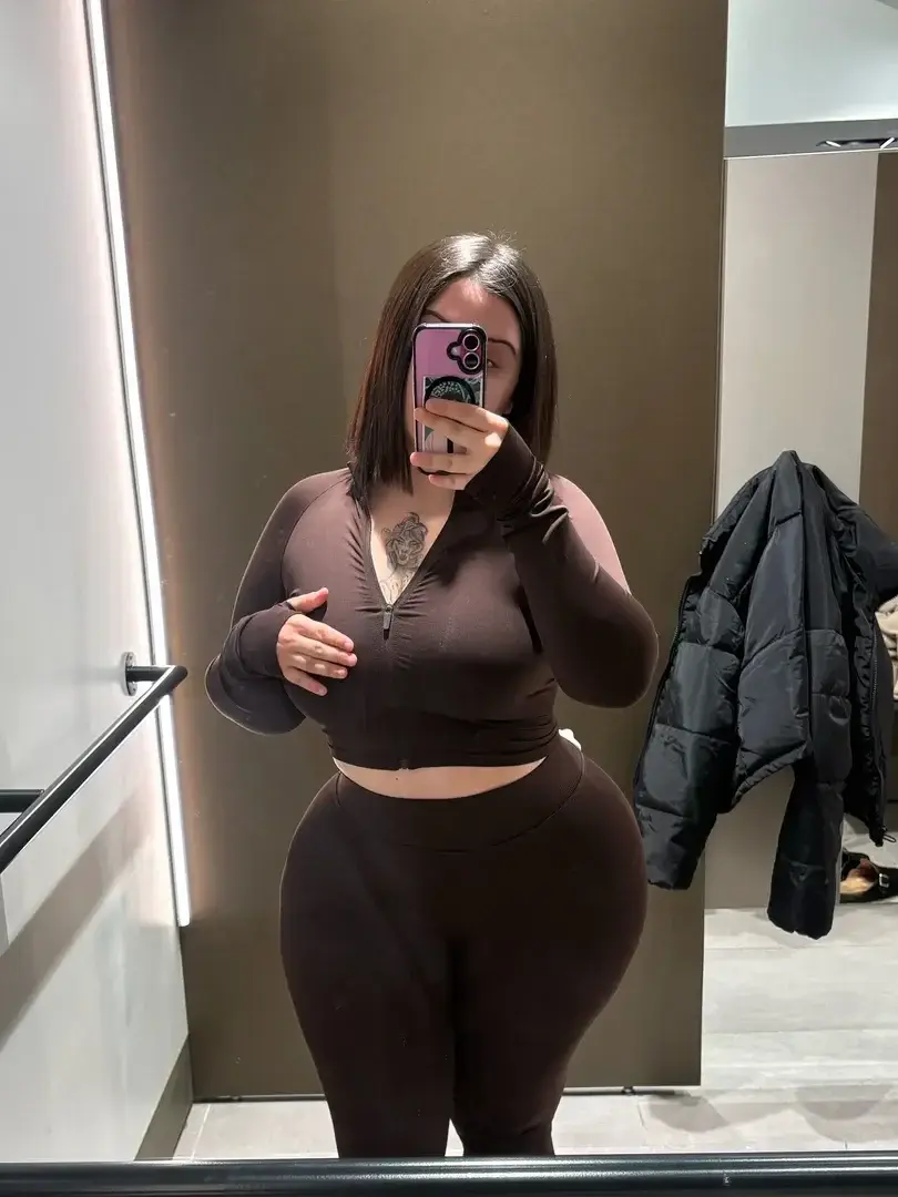 Leak & nude MYM — Latinaa_44exclu : « Aujourd’hui, j’ai été faire des essayages, j’ai fini toute nu😈😈 » (MYM)