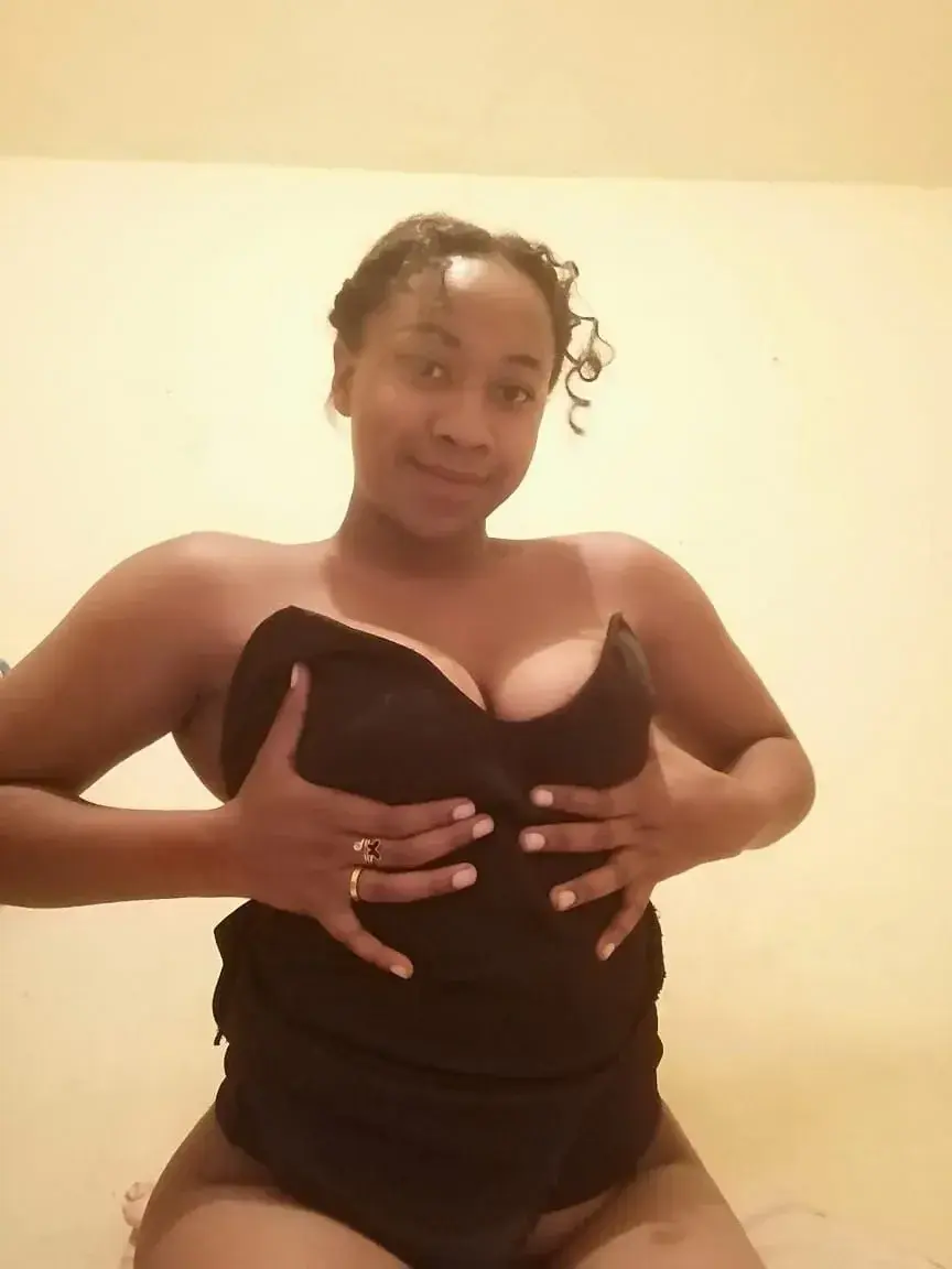 Cc mon cochon comment tu vas ?si tu aimes chatte serrée et cul bien bombé, c'est ici qu'il faut être.J'ai plus de 100 vidéos et des centaines de photos 😻😽😻🙈.Viens, on va s'amuser et discuter 😽Sinon, je te fais mon compte a - 80 % avec le code MYM80. J'ai pleins de vidéo que tu va adorer hihihi