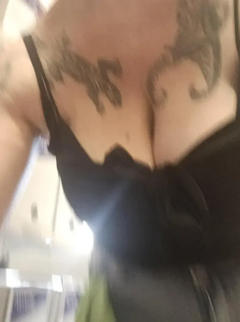 Leak & nude MYM — Nadpas : « média » (MYM)