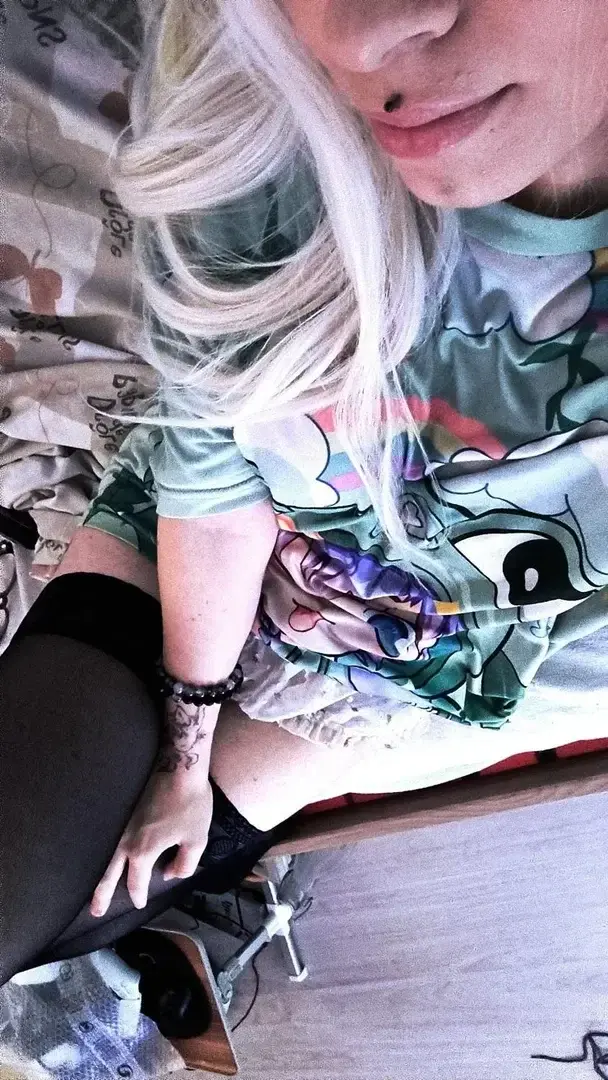 Leak & nude 4 — Genderanonyme