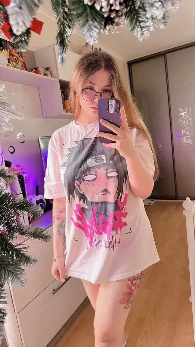 Leak & nude MYM — Lapetitecamille : « si tu like l'abonnement est gratuit 😘 » (MYM)