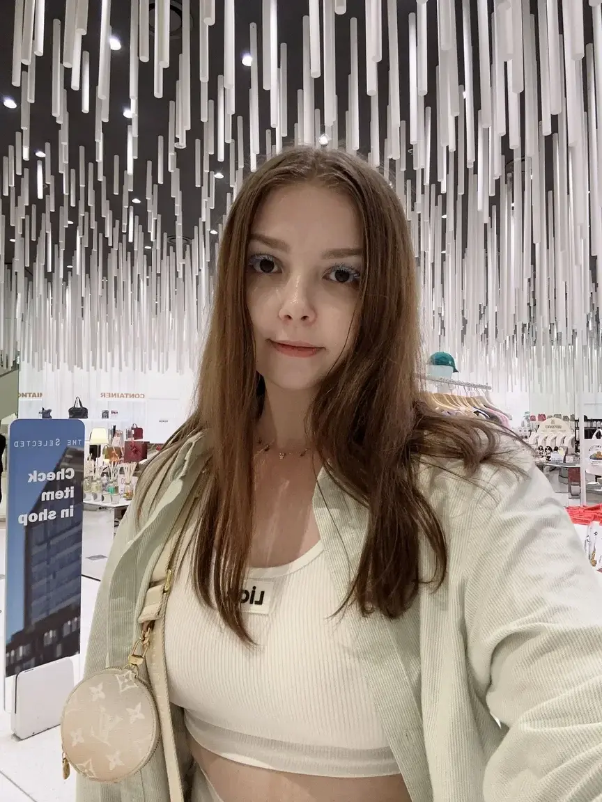 Leak & nude MYM — Lapetitecamille : « Viens voir mon profil, c'est gratuit » (MYM)