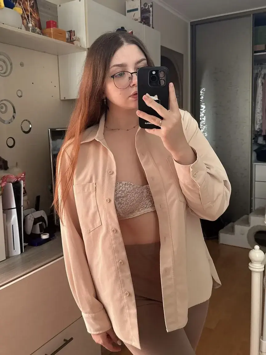 Leak & nude MYM — Lapetitecamille : « L'abo est offert, profites-en » (MYM)