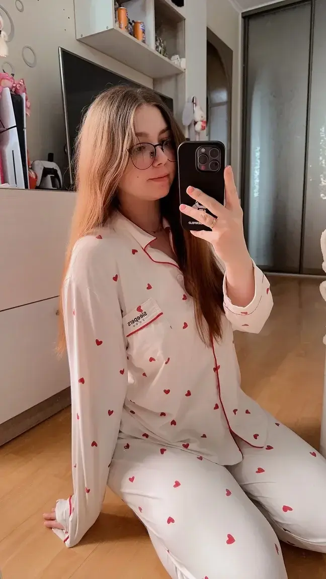 Leak & nude MYM — Lapetitecamille : « C'est gratuit, viens decouvrir » (MYM)