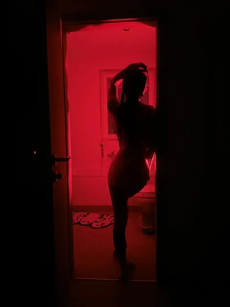 Leak & nude MYM — Beliinda38er : « Rotlicht-Vorschau. Der volle Film läuft woanders. 🔒✨ » (MYM)
