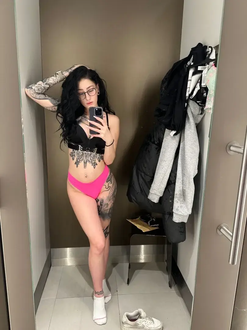 Leak & nude MYM — Beliinda38er : « Ich hab noch nicht mal entschieden, ob ich das Outfit nehme, aber du darfst schon gucken👀 » (MYM)