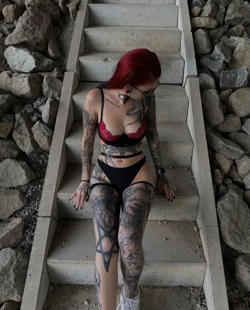 Leak & nude MYM — Beliinda38er : « Come a little closer. I won’t😉 » (MYM)