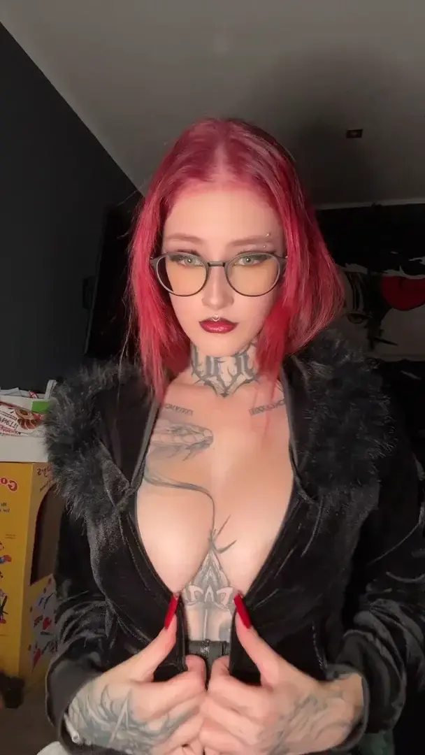 Leak & nude MYM — Beliinda38er : « Wanna see more?🤪 » (MYM)