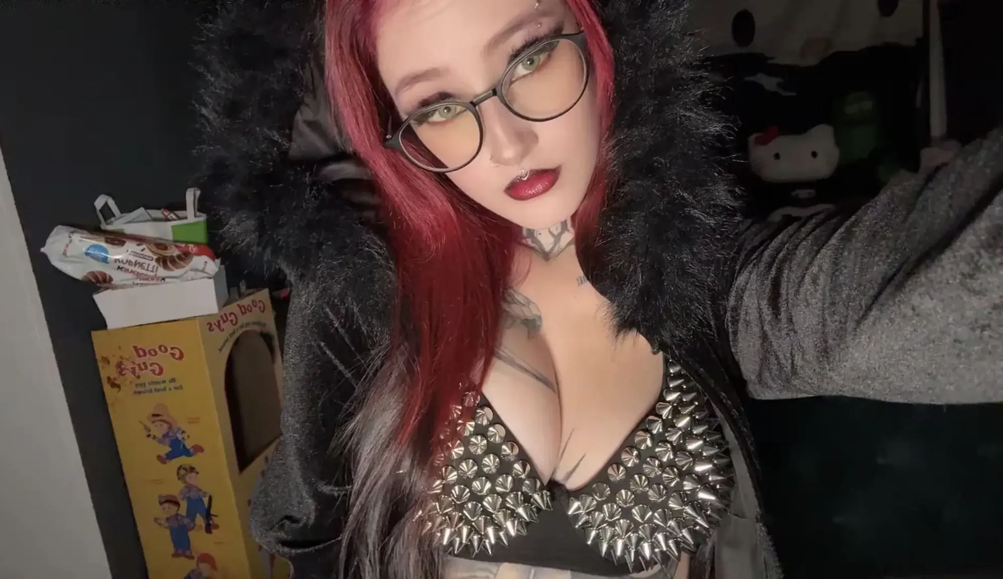 Leak & nude MYM — Beliinda38er : « goth girl with glasses is a dangerous combo » (MYM)