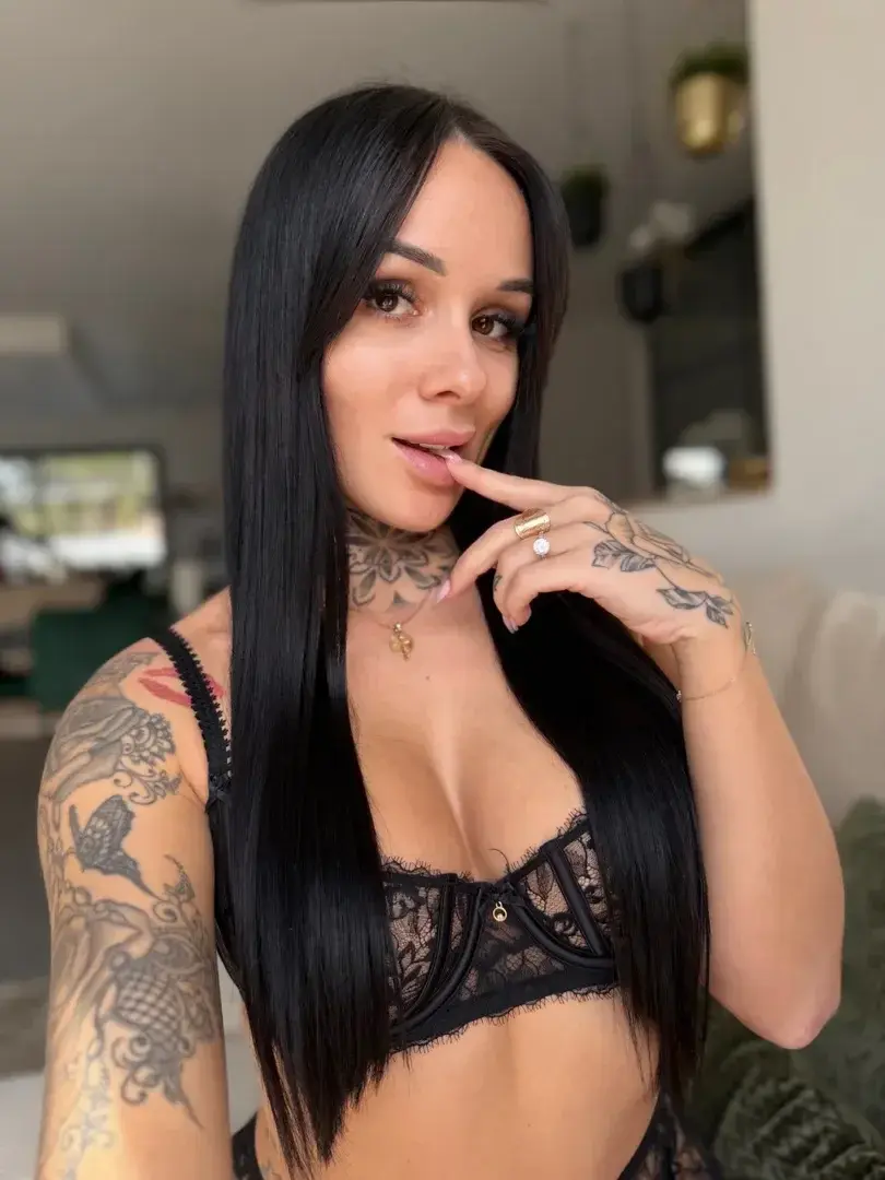 Leak public de Lyabloom — « ABO gratuit à vie ❤️❤️! Pas de code, pas de CB ! » (nude) sur MYM