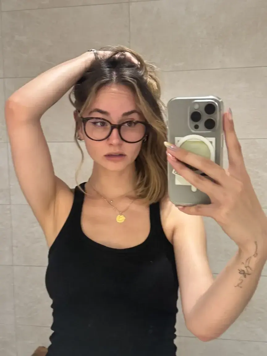 Leak & nude MYM — lupi : « Tu peux t’abonner gratuitement et venir me dire bonjour en DM 😘 » (MYM)