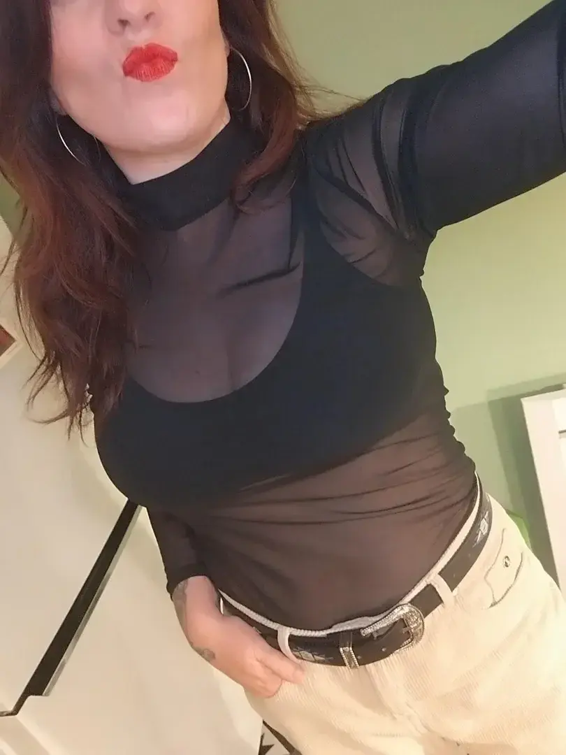 Parce que je ne suis pas tout le temps à poil 😋😄💋