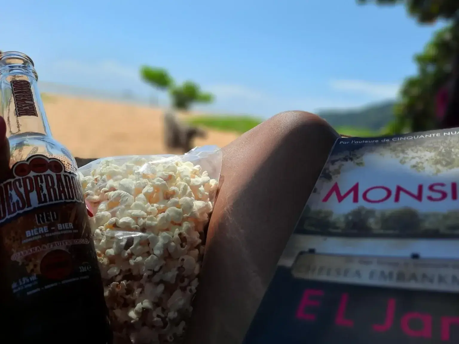 Leak & nude MYM — Jadali : « Détente à la plage » (MYM)