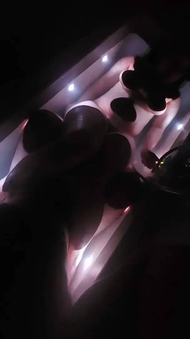 Massage ou en bain ; une session live ça vous dit ? Nous oui 😚