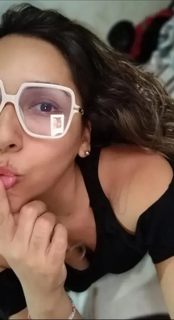 Ma bouche est fermée et vide mais ce n'est pas toujours le cas :) Tu en veux plus ? Abonne toi pour accéder à plus de belles choses :)