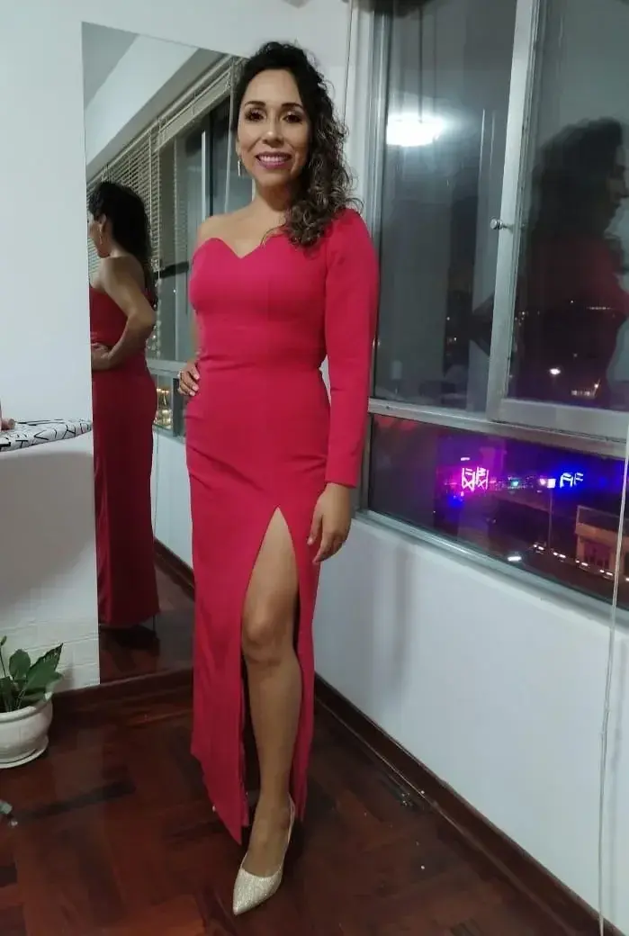 Prête pour la soirée. Comment me trouves tu ? Comment me préfères tu ?Tu en veux plus ? Abonne toi pour accéder à plus de belles choses :)