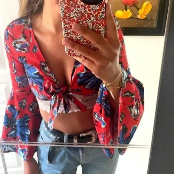 Coucou !Je vous souhaite un bon week-end 💋Merci à ceux qui m'écrivent et que se reconnaîtront 🍀