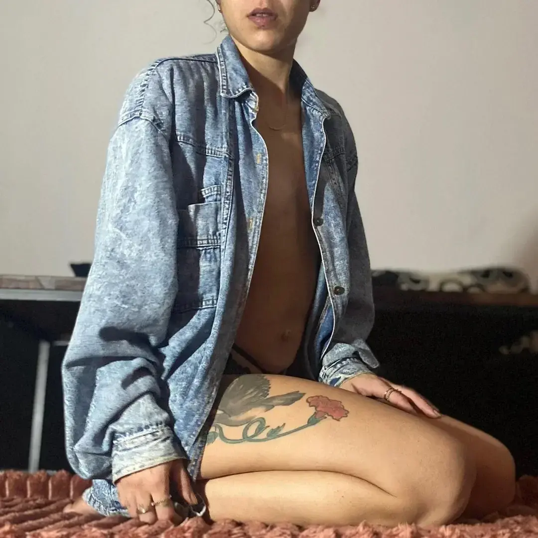 Pensez-vous que je porte des sous-vêtements en ce moment ? 😈🤔