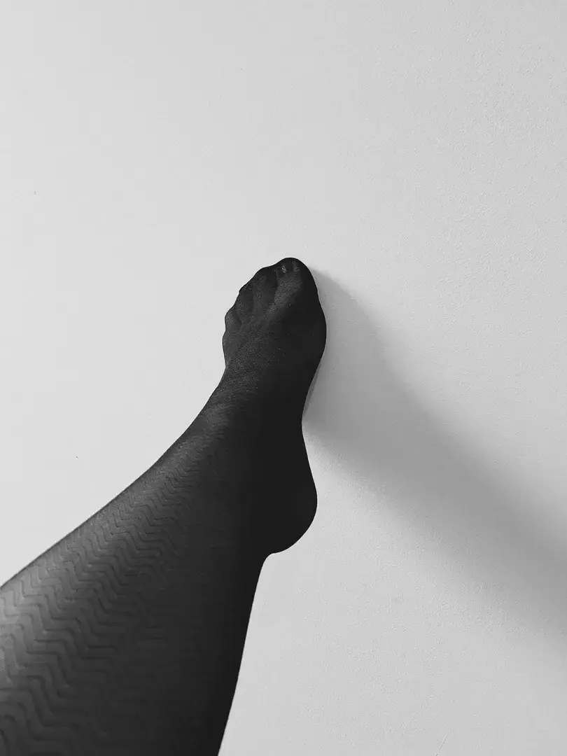 Leak & nude 2 — Liv_in_tights