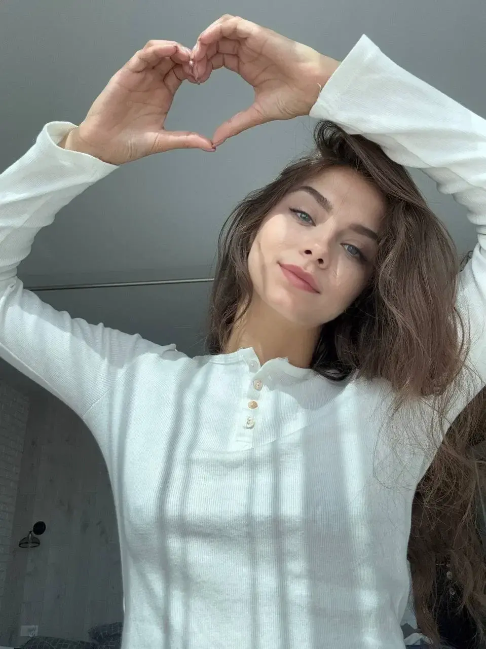Leak & nude MYM — Littlepetitecla : « 1 C'est gratuit - 2 je suis seule - 3 viens ! 😋 » (MYM)