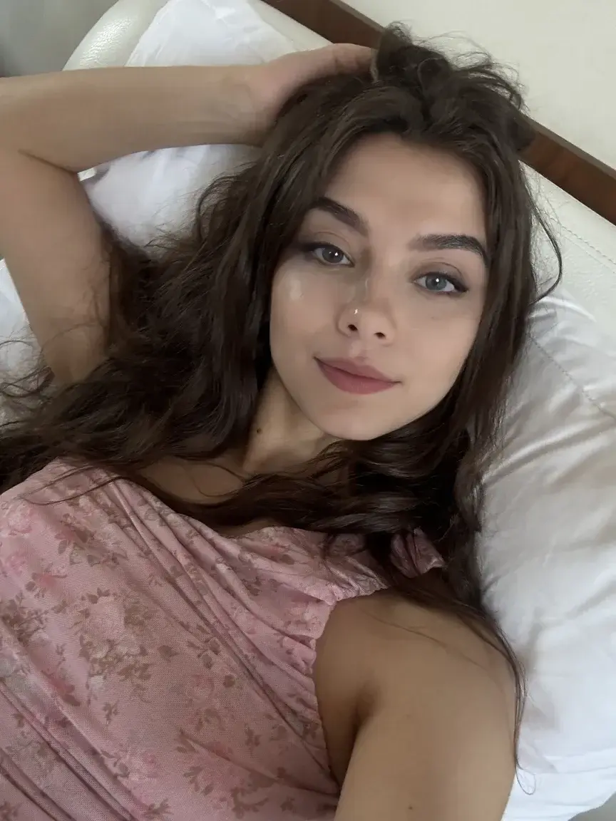 Leak & nude MYM — Littlepetitecla : « Si tu like mon post tu peux t'abonner gratuitement 😋 » (MYM)