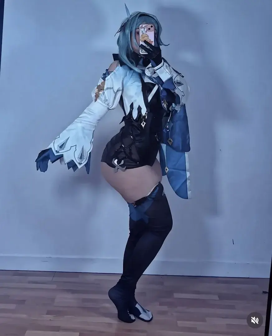 Viens découvrir mon monde cosplay sur mon MYM à 0 euros 👀