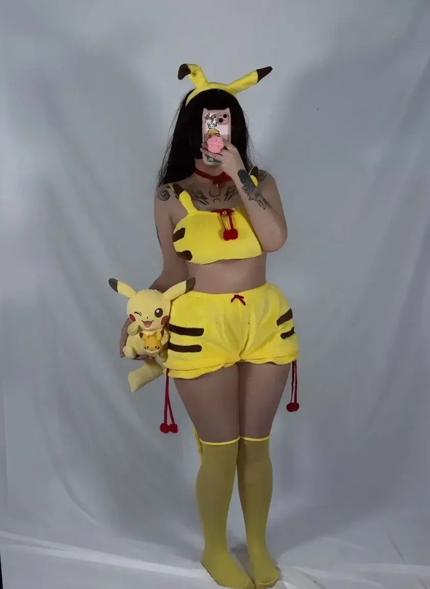 Aperçu public — Unekochan : « Viens découvrir mon monde cosplay sur mon MYM à 0 euros 👀 » (MYM) — pas un leak