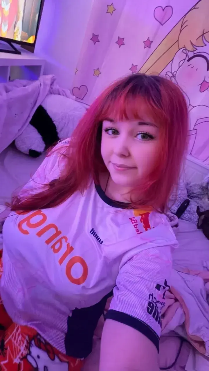 Viens découvrir mon monde cosplay sur mon MYM à 0 euros 👀