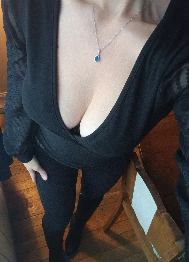 Leak & nude MYM — Profsexy : « Du noir avec une touche de bleu aujourd'hui 😊 » (MYM)