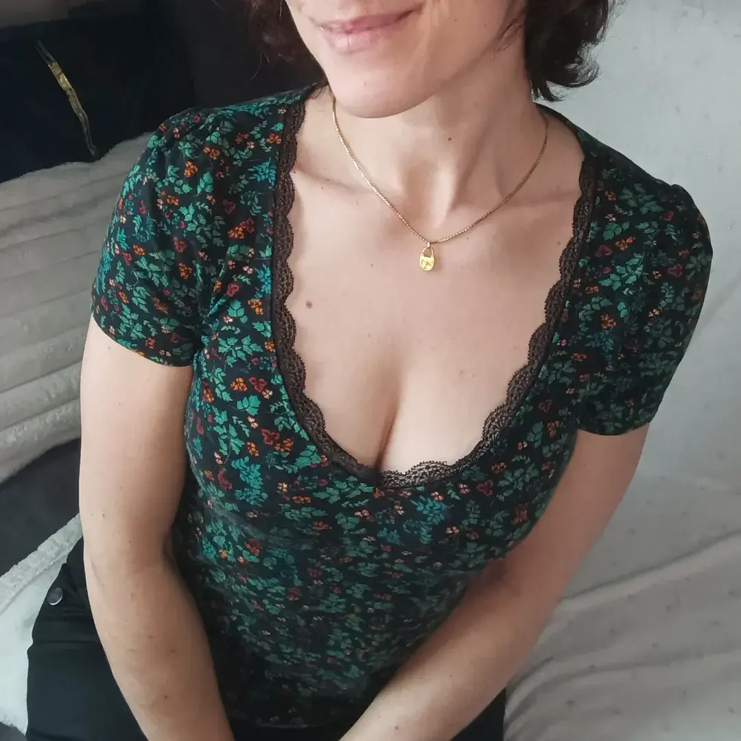 Leak & nude MYM — Profsexy : « Tenue toute simple dimanche » (MYM)