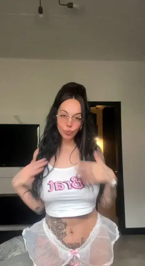 Leak public de Milabeauty — « Abonne toi et viens me chauffer 😜👀 » (nude) sur MYM