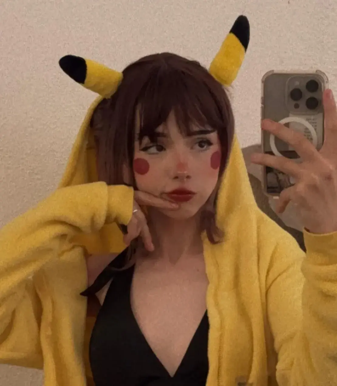 Leak & nude MYM — X_mowmow_x : « Pics and packs Coming soon ⚡️ » (MYM)