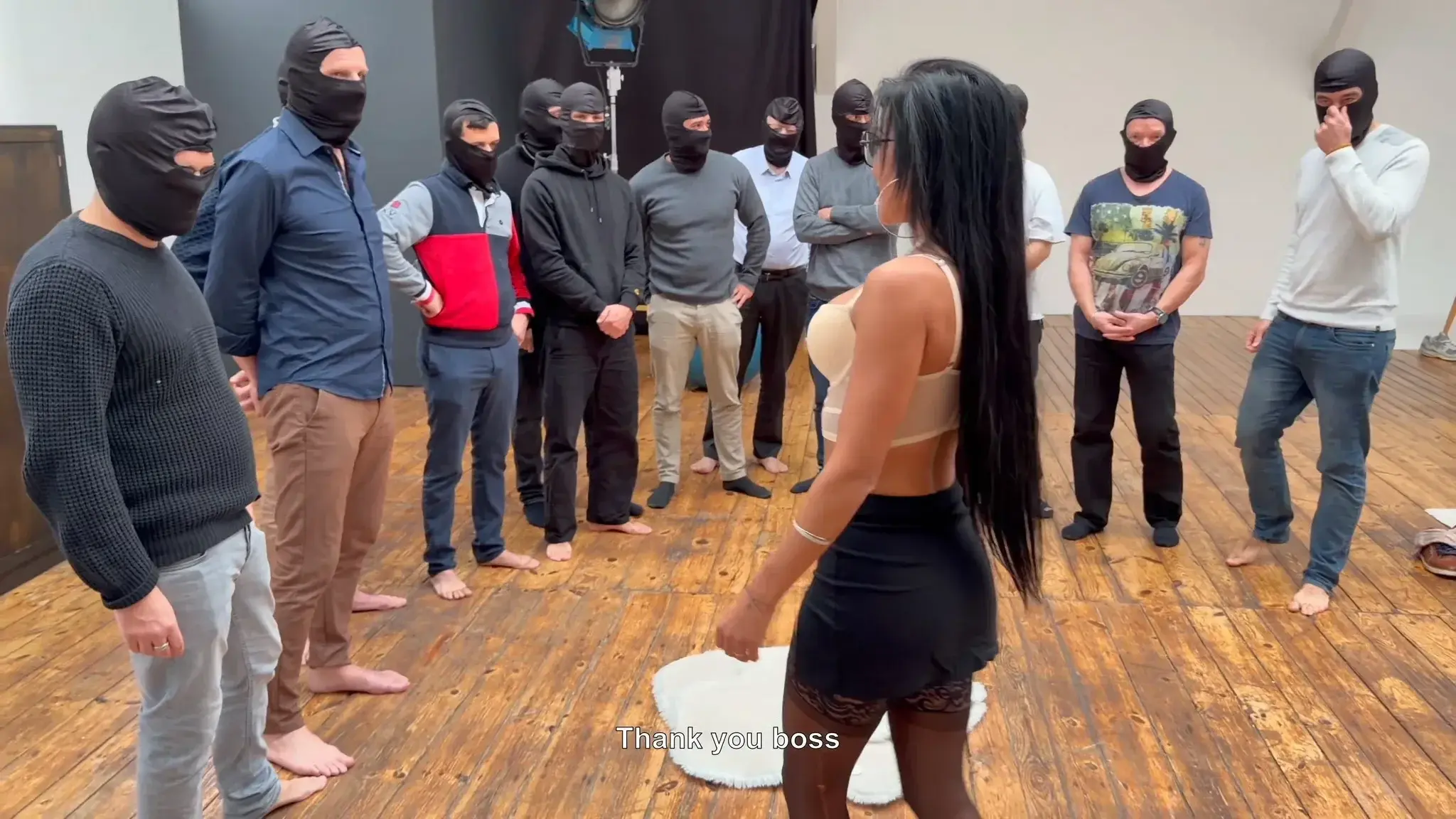 Aperçu public — Angela-doll : « Teaser public « douche de sperme 3 »J’ai encore servie de vide couille à 15 mecs qui sont venus les couilles bien pleines pour se vider sur ma gueule de chienne. Finalement aucune partie de mon corps n’a été épargné : seins, cul, bouche, cheveux, visage ! Je pense que cette vidéo est la vrai définition du mot souillage. Une dinguerie de plus sur mon MYM 😱 » (MYM) — pas un leak