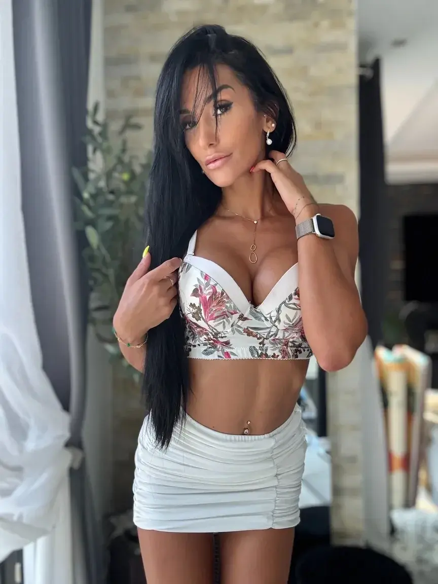 Leak & nude MYM — angela-doll : « Abonne toi gratuitement à mon compte si tu aimes les MILF 😋 » (MYM)