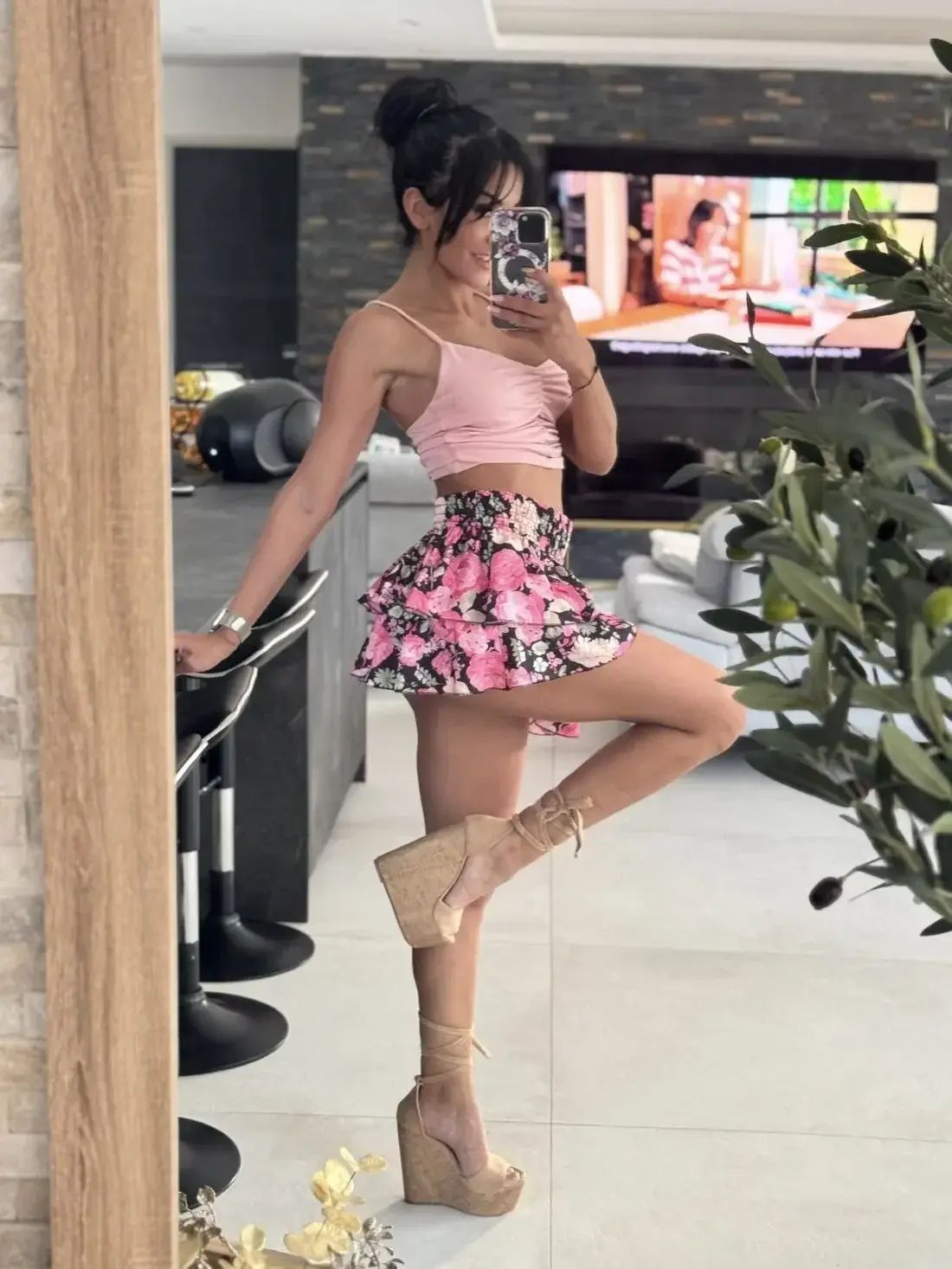 Leak & nude MYM — angela-doll : « Je garde le meilleur pour mes abonnés… et c'est gratuit 🫣 » (MYM)