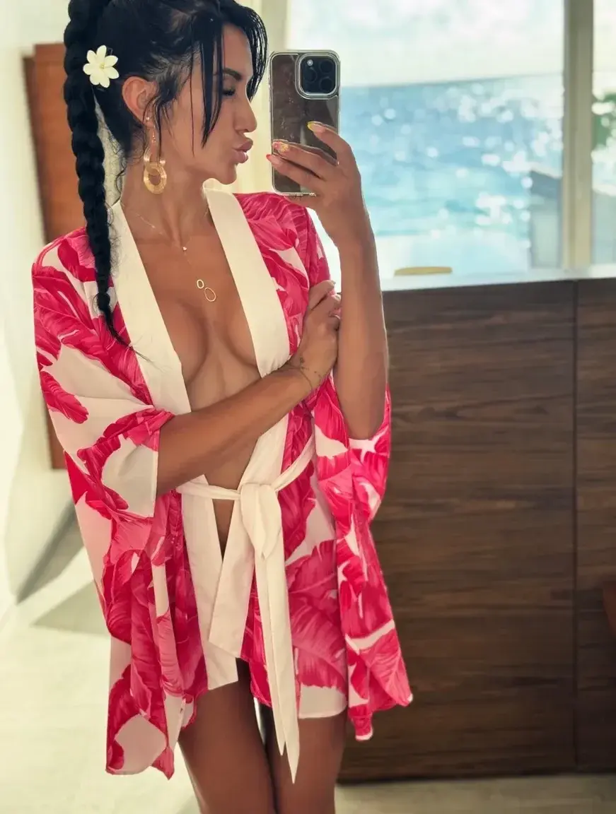 Leak & nude MYM — angela-doll : « Je garde le meilleur pour mes abonnés… et c'est gratuit 🫣 » (MYM)