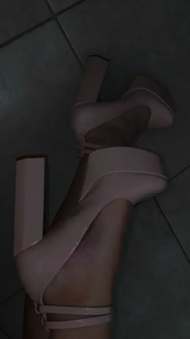 Leak & nude 2 — Piedsdekeyla