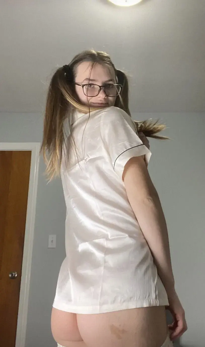 Abonnement gratuit avec le code : GRATUIT🍑🥵Un contenue très chaud t’attend sur mon mym,Ma petite foufoune va te faire craquer 💦❤️Grrrrrrr