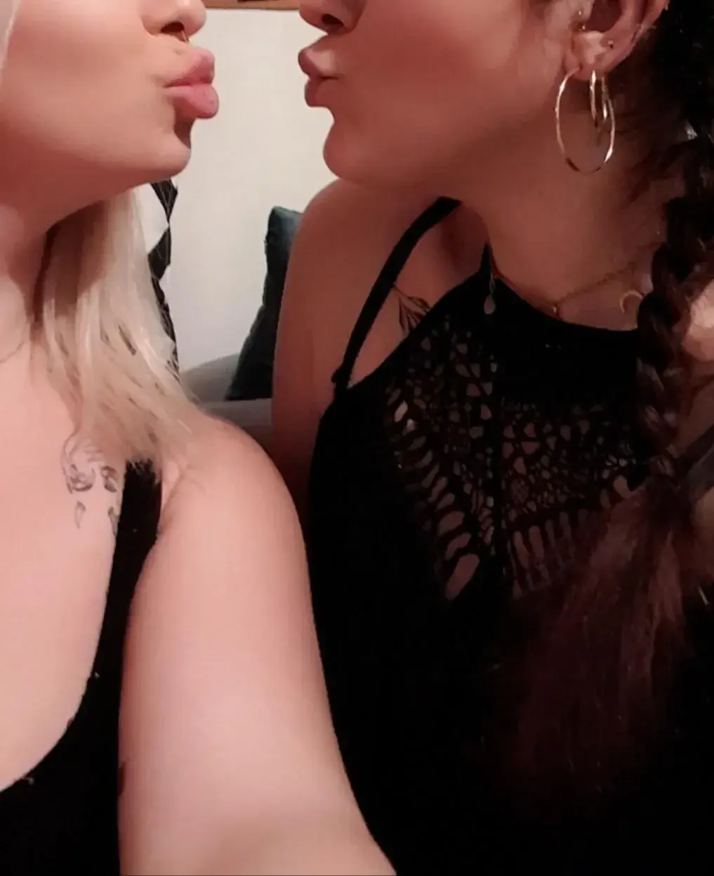 Leak & nude 5 — 2girlspics