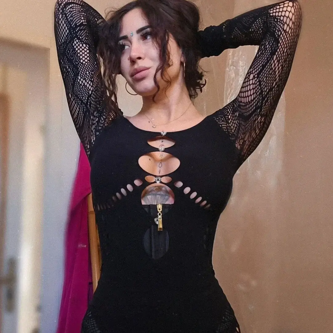 Leak public de Marie_b0dy — « 😊 » (nude) sur MYM