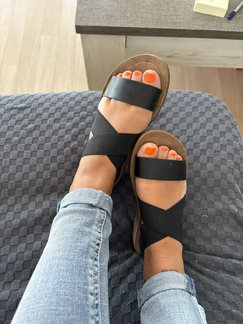 La chaleur est de retour alors les baskets au placard et go les claquettes qui montrent les petits orteilles