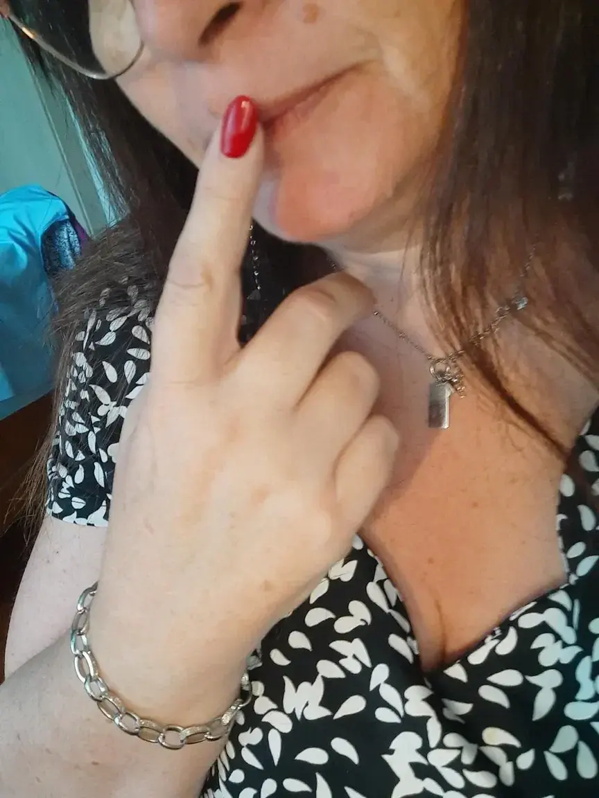 Personne pour jouer ou papoter.. j etai d humeur coquine pourtant