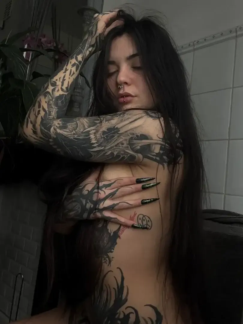 Hi 🖤👀 #girls #girl #inked #inkedgirl #goth #baddies #baddie #piercied #longnails