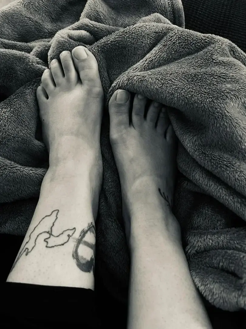 Leak & nude 2 — Petits-pieds36